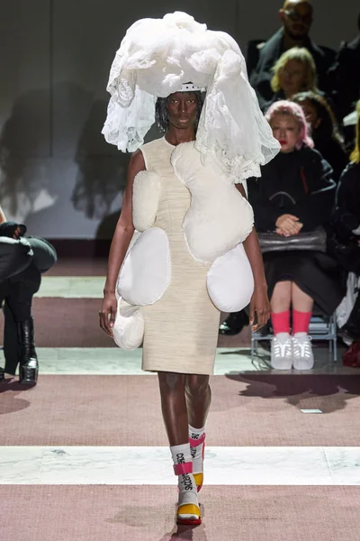 Look 19